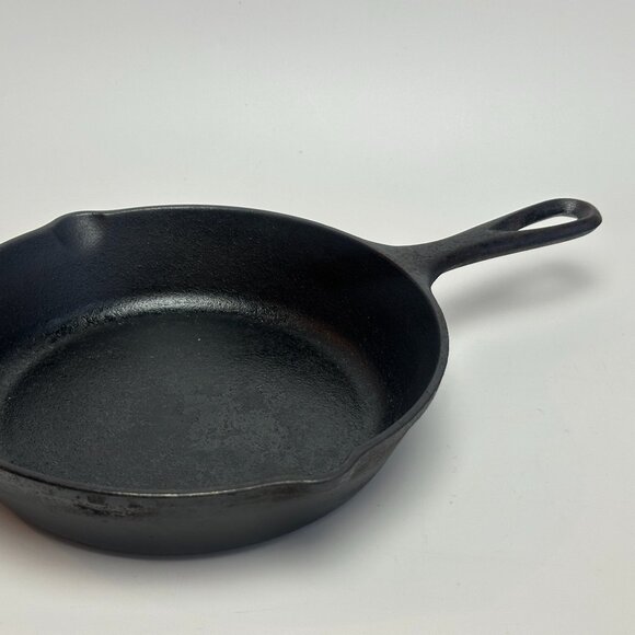 LODGE - Cast Iron Skillet 8" 1.75" H, 8" dia. - SEASONED & READY - Picture 3 of 10